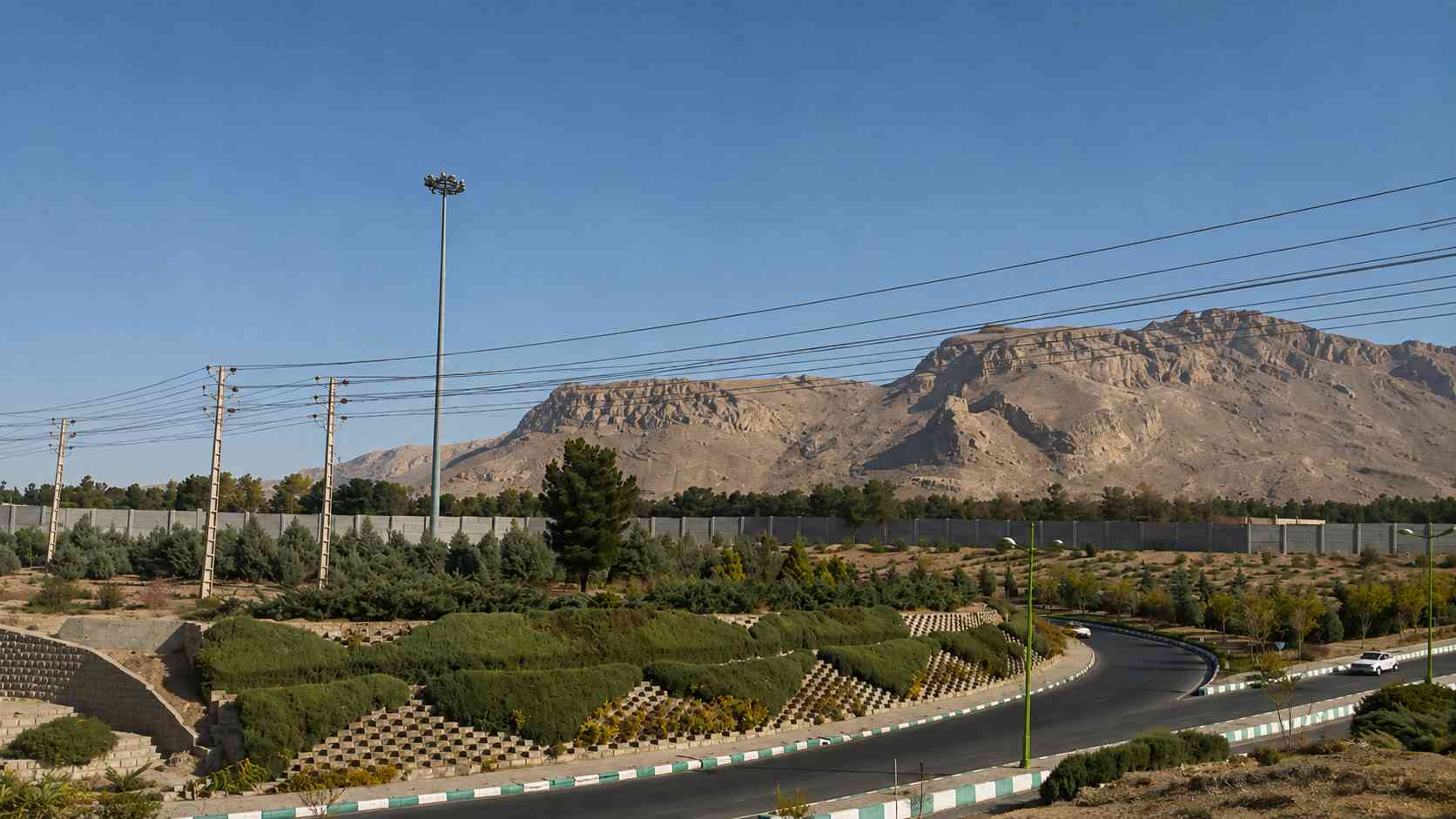 دیوار پیرامونی شهرداری فولادشهر